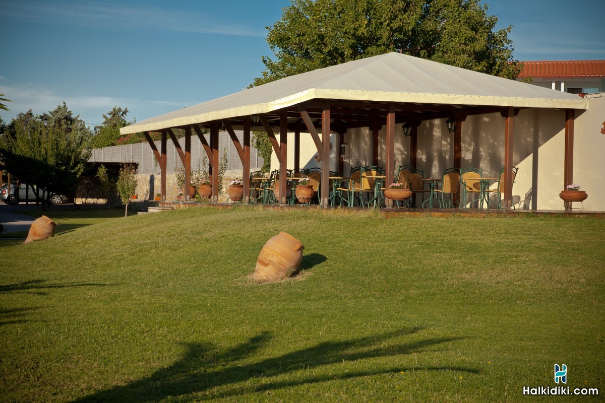 Meltemi Rooms, Εξωτερικοί χώροι