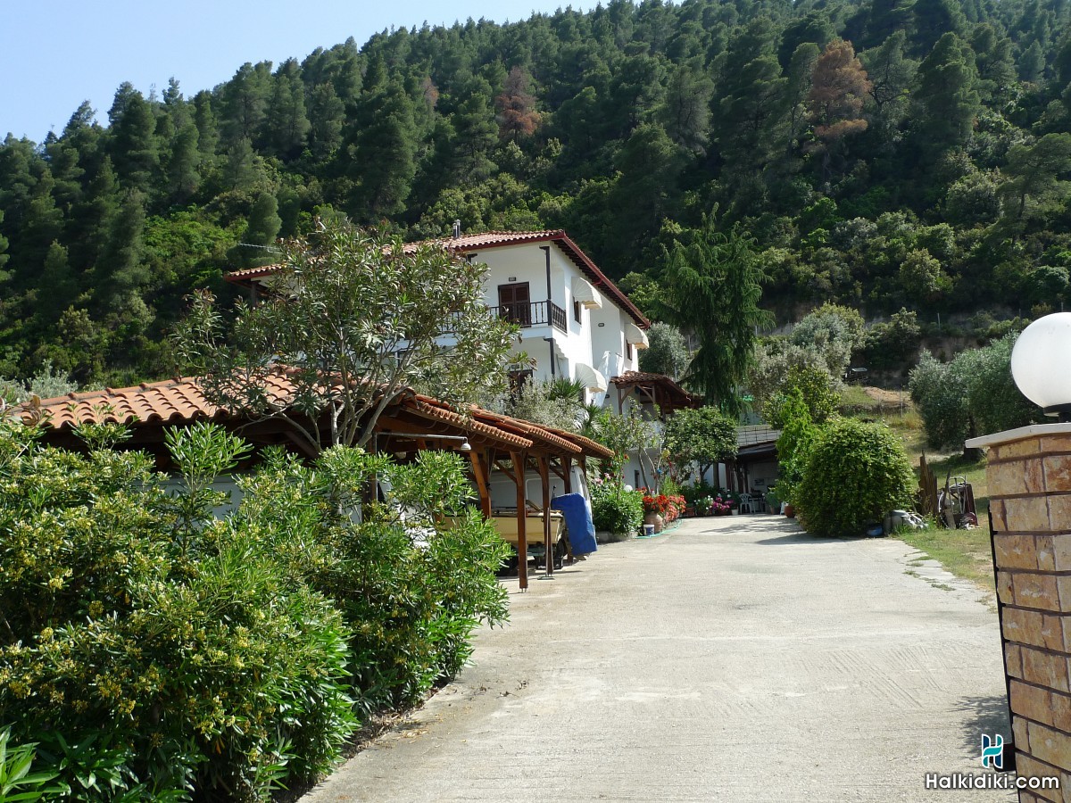 Nikos & Panagiota, Exteriors