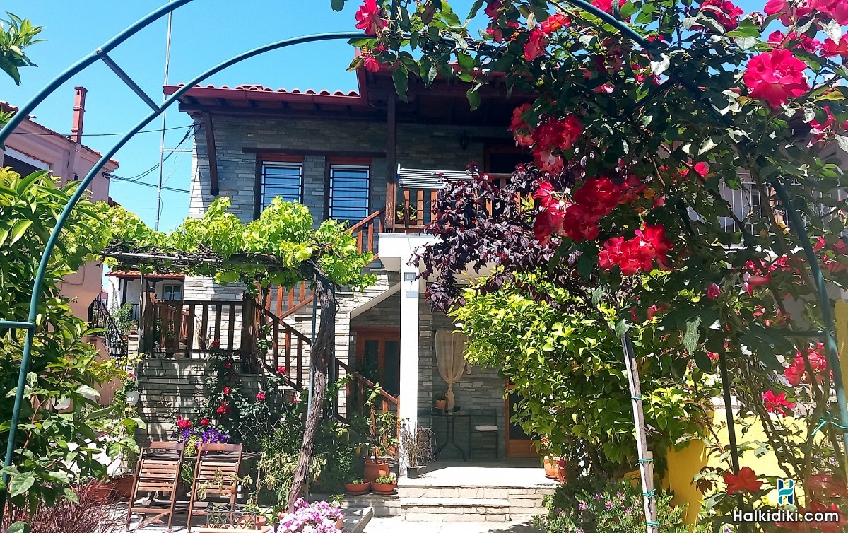 Stella & Evi's House, Εξωτερικοί χώροι