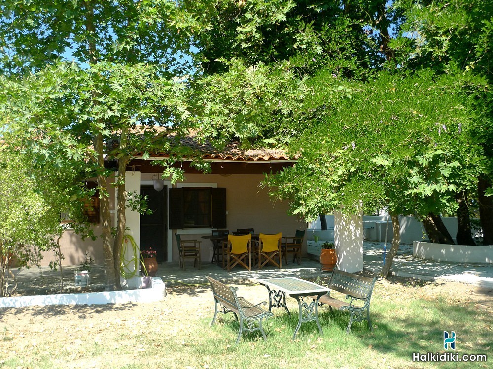 House in Vourvourou, Εξωτερικοί χώροι